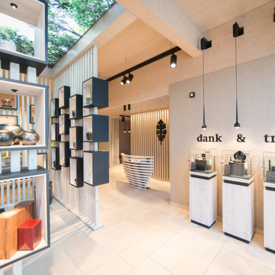 Interior — dank & treu